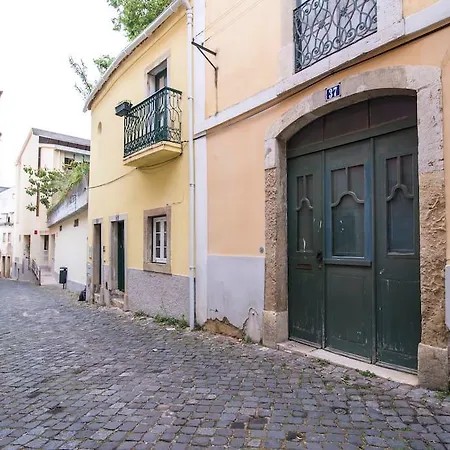 Cosy 2 Bedroom Near Castelo Sao Jorge Apartman *