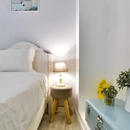 Cosy 2 Bedroom Near Castelo Sao Jorge Апартаменты